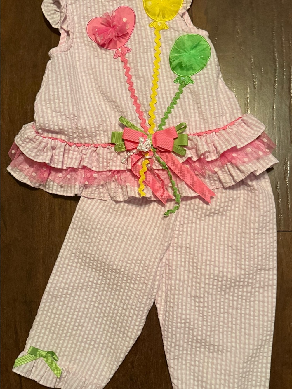 NWOT Rare Editions Pink Seersucker Two-Piece Girls Outfit with Balloon Appliqués